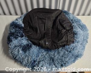 MaxSold Auction: M043 - Plush Pet Doughnut Bed - Medium - New - Whitby (Ontario, Canada) SELLER MANAGED Reseller Online Auction - Taunton Road East (STORAGE)