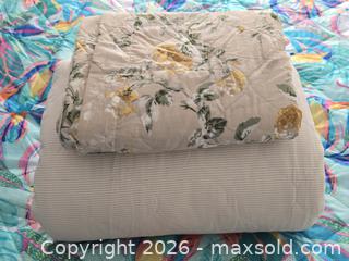 MaxSold Auction: M046 - Laura Ashley Roses Cotton Reversible Gold Quilt Set - King - New - Whitby (Ontario, Canada) SELLER MANAGED Reseller Online Auction - Taunton Road East (STORAGE)