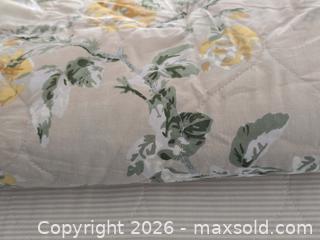 MaxSold Auction: M046 - Laura Ashley Roses Cotton Reversible Gold Quilt Set - King - New - Whitby (Ontario, Canada) SELLER MANAGED Reseller Online Auction - Taunton Road East (STORAGE)