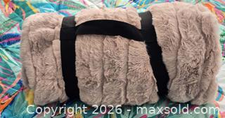 MaxSold Auction: M052 - Hudson Bay Luxe Fur Throw - Pink - New - Whitby (Ontario, Canada) SELLER MANAGED Reseller Online Auction - Taunton Road East (STORAGE)