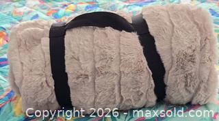 MaxSold Auction: M052 - Hudson Bay Luxe Fur Throw - Pink - New - Whitby (Ontario, Canada) SELLER MANAGED Reseller Online Auction - Taunton Road East (STORAGE)