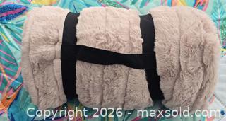 MaxSold Auction: M052 - Hudson Bay Luxe Fur Throw - Pink - New - Whitby (Ontario, Canada) SELLER MANAGED Reseller Online Auction - Taunton Road East (STORAGE)
