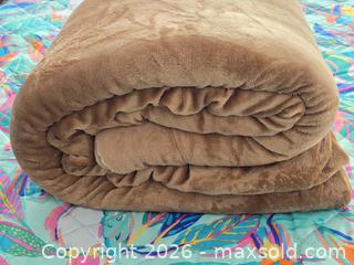 MaxSold Auction: M054 - Bedsure Fleece Lined Blanket - Queen - New - Whitby (Ontario, Canada) SELLER MANAGED Reseller Online Auction - Taunton Road East (STORAGE)