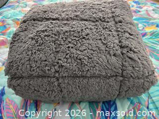 MaxSold Auction: M055 - Weighted Throw - New - Whitby (Ontario, Canada) SELLER MANAGED Reseller Online Auction - Taunton Road East (STORAGE)