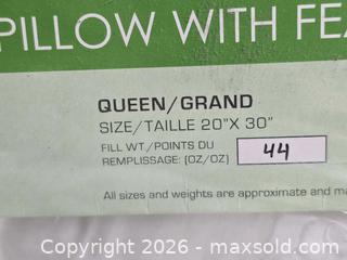 MaxSold Auction: M059 - Canadian Down & Feather Down Perfect Pillow - Queen - New - Whitby (Ontario, Canada) SELLER MANAGED Reseller Online Auction - Taunton Road East (STORAGE)