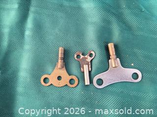 MaxSold Auction: Forestville 8-Day Mechanical Pendulum Mantel Clock - Ottawa (Nepean) (Ontario, Canada) SELLER MANAGED Moving Online Auction - Grenfell Crescent