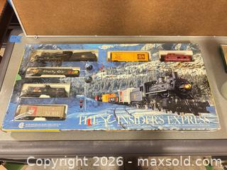 MaxSold Auction: HO Scale Collector's Edition Electric Model Train Set - Ottawa (Nepean) (Ontario, Canada) SELLER MANAGED Moving Online Auction - Grenfell Crescent