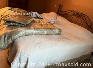 MaxSold Auction: King bed sheets, comforter, pillows, etc. - Delta (British Columbia, Canada) SELLER MANAGED Moving Online Auction - Ferry Road