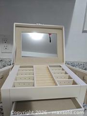 MaxSold Auction: BRAND NEW-GORGEOUS MULTI Level JEWELRY BOX - Kingston (Ontario, Canada) SELLER MANAGED Downsizing Online Auction - Morenz Cresecent
