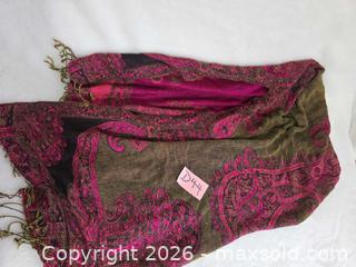 MaxSold Auction: Gorgeous Silk-Like Table Runner/Throw - Kingston (Ontario, Canada) SELLER MANAGED Downsizing Online Auction - Morenz Cresecent