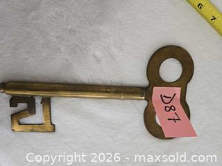 MaxSold Auction: Large Brass "21" Decor Key - Kingston (Ontario, Canada) SELLER MANAGED Downsizing Online Auction - Morenz Cresecent