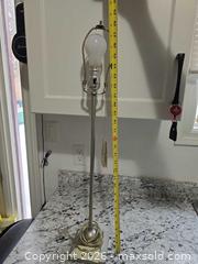 MaxSold Auction: Like New- Working Lamp LOT"J10" - Kingston (Ontario, Canada) SELLER MANAGED Downsizing Online Auction - Morenz Cresecent