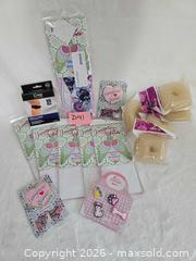 MaxSold Auction: LOT"D41"- Assorted Knee Aid/Hair Acces. & Shoe Accessories Lot - Kingston (Ontario, Canada) SELLER MANAGED Downsizing Online Auction - Morenz Cresecent