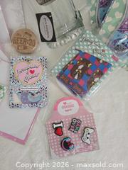 MaxSold Auction: LOT"D7"-Shoe Accessories Lot - Kingston (Ontario, Canada) SELLER MANAGED Downsizing Online Auction - Morenz Cresecent