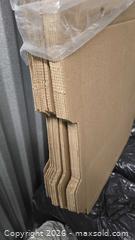 MaxSold Auction: NEW- Bundle of 18" Pizza Boxes - Kingston (Ontario, Canada) SELLER MANAGED Downsizing Online Auction - Morenz Cresecent