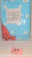 MaxSold Auction: NEW- Large SCENTSY Towel - Kingston (Ontario, Canada) SELLER MANAGED Downsizing Online Auction - Morenz Cresecent