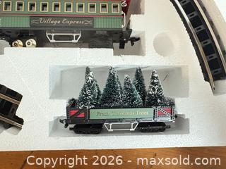 MaxSold Auction: 24” Diameter Train Set with Circular Track - Ottawa (Ontario, Canada) SELLER MANAGED Downsizing Online Auction -  Cinnabar