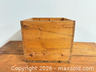 MaxSold Auction: Antique Quebec Butter Advertising Box lot 408 - Ottawa (Ontario, Canada) SELLER MANAGED Downsizing Online Auction -  Cinnabar