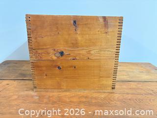 MaxSold Auction: Antique Quebec Butter Advertising Box lot 408 - Ottawa (Ontario, Canada) SELLER MANAGED Downsizing Online Auction -  Cinnabar