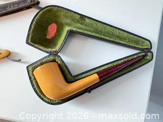 MaxSold Auction: Antique straight razors and pipe lot 202 - Ottawa (Ontario, Canada) SELLER MANAGED Downsizing Online Auction -  Cinnabar