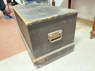 MaxSold Auction: Antique wood blanket box - Ottawa (Ontario, Canada) SELLER MANAGED Downsizing Online Auction -  Cinnabar