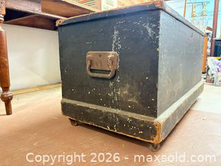 MaxSold Auction: Antique wood blanket box - Ottawa (Ontario, Canada) SELLER MANAGED Downsizing Online Auction -  Cinnabar
