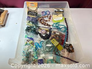 MaxSold Auction: Assorted beads and supplies lot 624 - Ottawa (Ontario, Canada) SELLER MANAGED Downsizing Online Auction -  Cinnabar