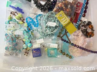 MaxSold Auction: Assorted beads and supplies lot 624 - Ottawa (Ontario, Canada) SELLER MANAGED Downsizing Online Auction -  Cinnabar