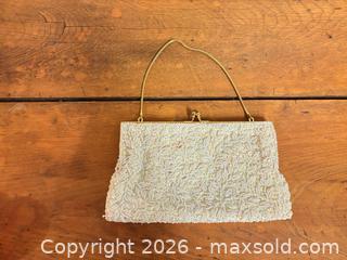 MaxSold Auction: Beaded purse - Ottawa (Ontario, Canada) SELLER MANAGED Downsizing Online Auction -  Cinnabar