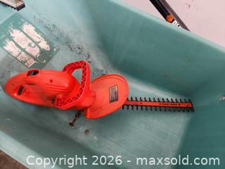 MaxSold Auction: Black and Decker Edge Hog Hedge Trimmer And Extension cord - Ottawa (Ontario, Canada) SELLER MANAGED Downsizing Online Auction -  Cinnabar
