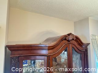 MaxSold Auction: Broyhill light up china cabinet  - Ottawa (Ontario, Canada) SELLER MANAGED Downsizing Online Auction -  Cinnabar