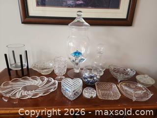 MaxSold Auction: Clear Decorative Glass lot  - Ottawa (Ontario, Canada) SELLER MANAGED Downsizing Online Auction -  Cinnabar