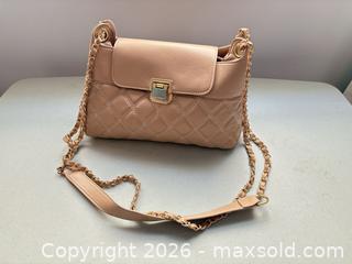 MaxSold Auction: Elizabeth Grant Tan Purse lot 205 - Ottawa (Ontario, Canada) SELLER MANAGED Downsizing Online Auction -  Cinnabar