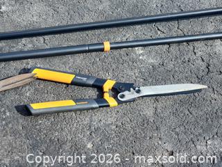 MaxSold Auction: Fiskars Lawn Tools - Ottawa (Ontario, Canada) SELLER MANAGED Downsizing Online Auction -  Cinnabar