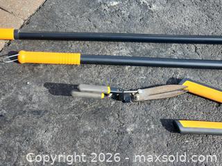 MaxSold Auction: Fiskars Lawn Tools - Ottawa (Ontario, Canada) SELLER MANAGED Downsizing Online Auction -  Cinnabar