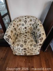 MaxSold Auction: Funky Pattern Tub Chair - Ottawa (Ontario, Canada) SELLER MANAGED Downsizing Online Auction -  Cinnabar