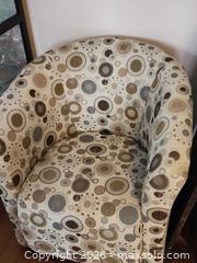 MaxSold Auction: Funky Pattern Tub Chair - Ottawa (Ontario, Canada) SELLER MANAGED Downsizing Online Auction -  Cinnabar