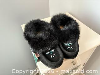 MaxSold Auction: Laurentian Chief Moccasins  - Ottawa (Ontario, Canada) SELLER MANAGED Downsizing Online Auction -  Cinnabar