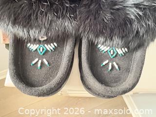 MaxSold Auction: Laurentian Chief Moccasins  - Ottawa (Ontario, Canada) SELLER MANAGED Downsizing Online Auction -  Cinnabar
