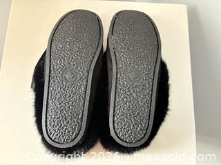 MaxSold Auction: Laurentian Chief Moccasins  - Ottawa (Ontario, Canada) SELLER MANAGED Downsizing Online Auction -  Cinnabar