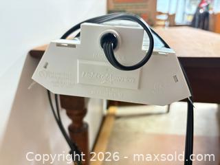 MaxSold Auction: Lights of America grow light  - Ottawa (Ontario, Canada) SELLER MANAGED Downsizing Online Auction -  Cinnabar