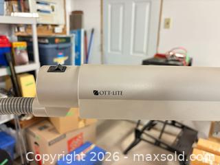 MaxSold Auction: Ott-Lite Standing lamp - Ottawa (Ontario, Canada) SELLER MANAGED Downsizing Online Auction -  Cinnabar