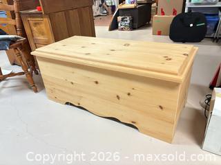 MaxSold Auction: Pine blanket box - Ottawa (Ontario, Canada) SELLER MANAGED Downsizing Online Auction -  Cinnabar