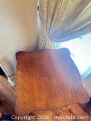 MaxSold Auction: Quarter cut oak Antique parlour table Lot 106 - Ottawa (Ontario, Canada) SELLER MANAGED Downsizing Online Auction -  Cinnabar