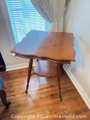 MaxSold Auction: Quarter cut oak parlour table lot 145  - Ottawa (Ontario, Canada) SELLER MANAGED Downsizing Online Auction -  Cinnabar