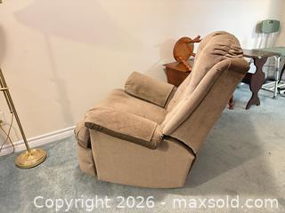 MaxSold Auction: Reclining Armchair lot 679 - Ottawa (Ontario, Canada) SELLER MANAGED Downsizing Online Auction -  Cinnabar