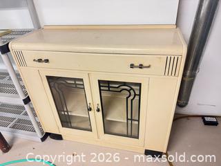 MaxSold Auction: Retro 1950s kitchen buffet cupboard - Ottawa (Ontario, Canada) SELLER MANAGED Downsizing Online Auction -  Cinnabar