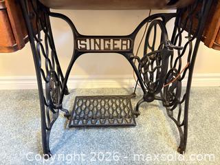 MaxSold Auction: Singer Treadle Sewing Machine  - Ottawa (Ontario, Canada) SELLER MANAGED Downsizing Online Auction -  Cinnabar
