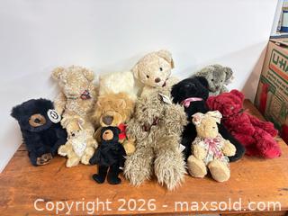 MaxSold Auction: Stuffed bear lot 426 - Ottawa (Ontario, Canada) SELLER MANAGED Downsizing Online Auction -  Cinnabar