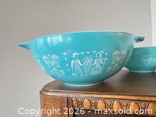 MaxSold Auction: Vintage turquoise Amish butterprint Pyrex Mixing bowl set  - Ottawa (Ontario, Canada) SELLER MANAGED Downsizing Online Auction -  Cinnabar